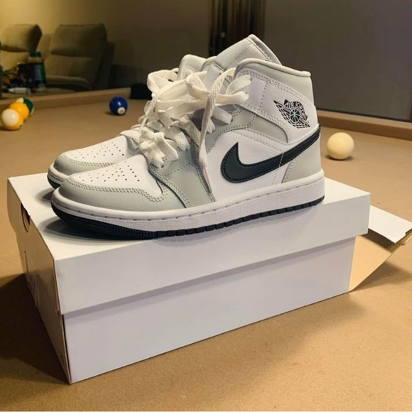 new nike shoes I bought for my daughter but she didn’t like them - Picture 4 of 4